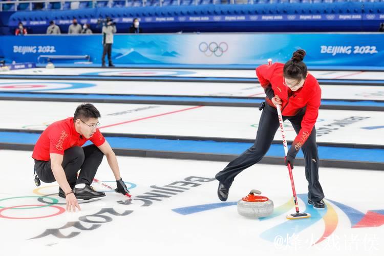 中国冰壶混双组合冬奥资格赛豪取五连胜 中国冰壶混双组合冬奥资格赛豪取五连胜